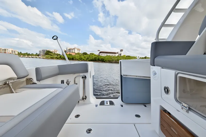 Slide: The Image of Boston Whaler 350 REALM 2025 - 43