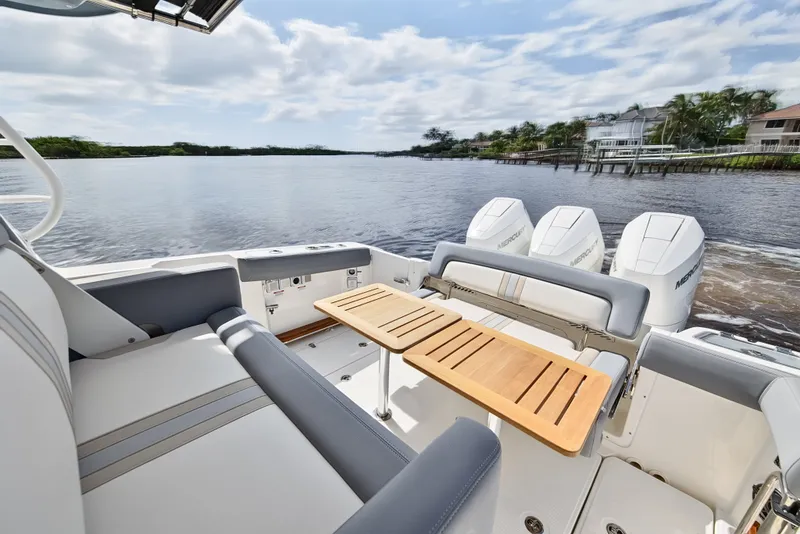 Slide: The Image of Boston Whaler 350 REALM 2025 - 48