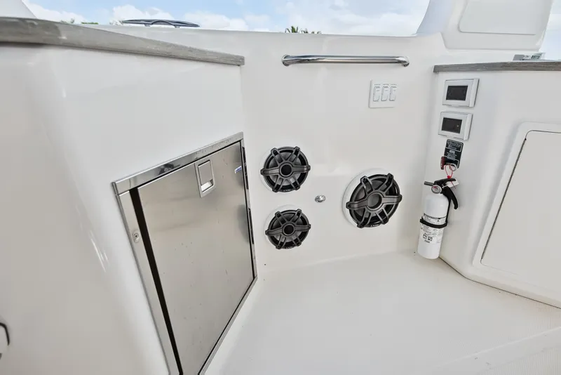 Slide: The Image of Boston Whaler 350 REALM 2025 - 62