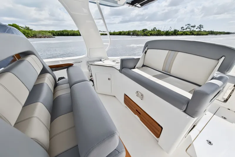 Slide: The Image of Boston Whaler 350 REALM 2025 - 65