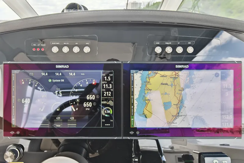 Slide: The Image of Boston Whaler 350 REALM 2025 - 61