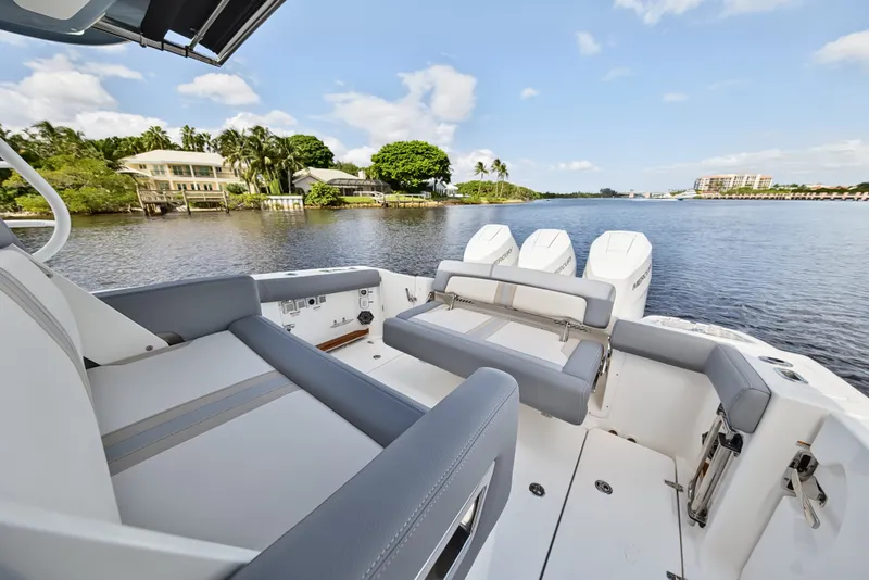 Slide: The Image of Boston Whaler 350 REALM 2025 - 44