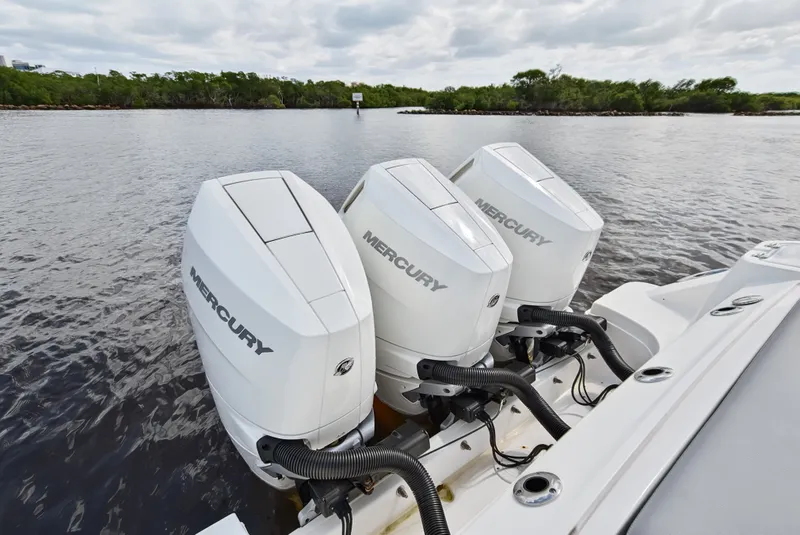 Slide: The Image of Boston Whaler 350 REALM 2025 - 51