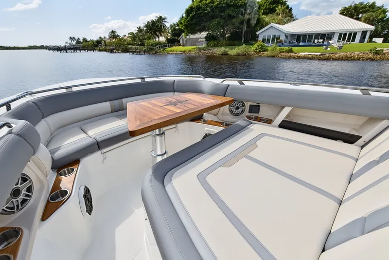 Slide: The Image of Boston Whaler 350 REALM 2025 - 35