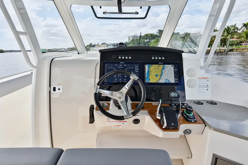 Slide: The Image of Boston Whaler 350 REALM 2025 - 58