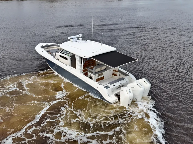 Slide: The Image of Boston Whaler 350 REALM 2025 - 18
