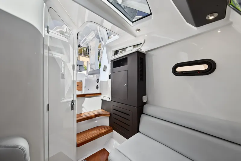 Slide: The Image of Boston Whaler 350 REALM 2025 - 24