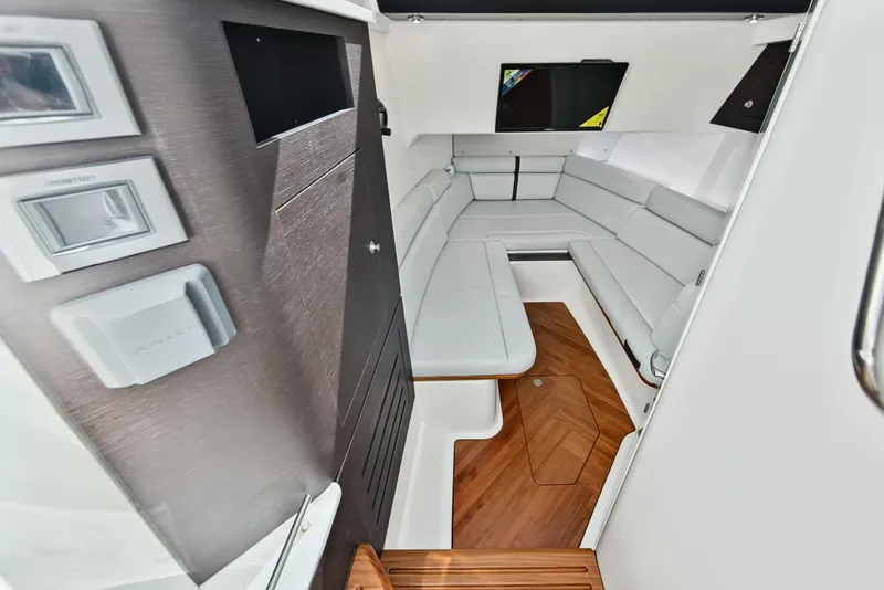 Slide: The Image of Boston Whaler 350 REALM 2025 - 22