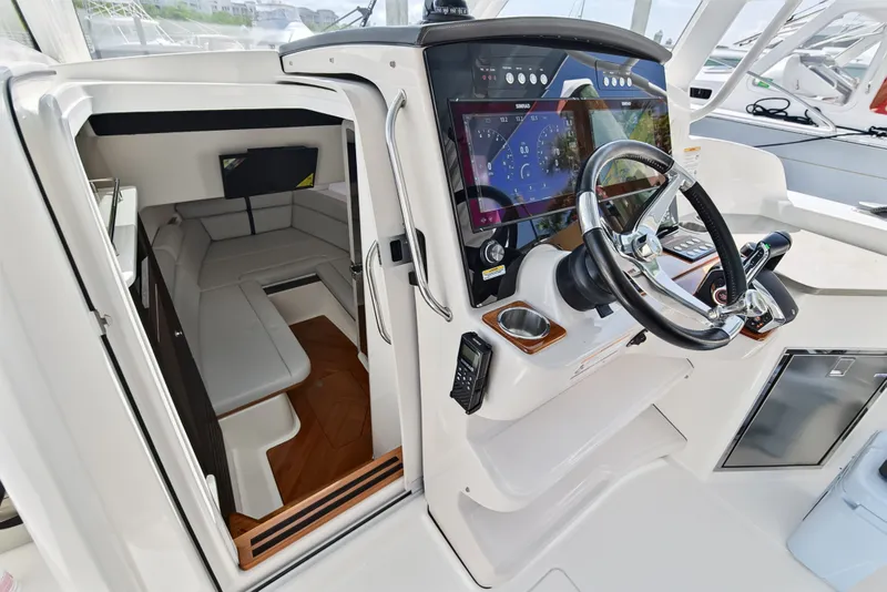 Slide: The Image of Boston Whaler 350 REALM 2025 - 21