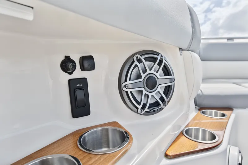 Slide: The Image of Boston Whaler 350 REALM 2025 - 34