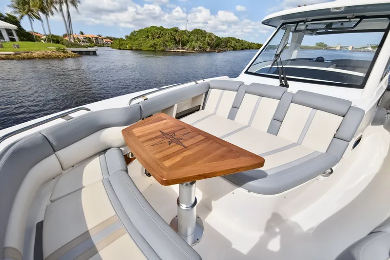 Slide: The Image of Boston Whaler 350 REALM 2025 - 36
