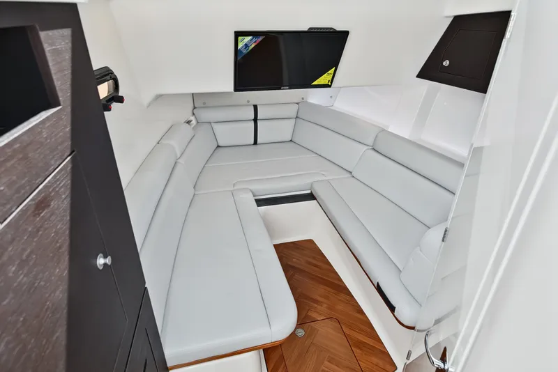 Slide: The Image of Boston Whaler 350 REALM 2025 - 29