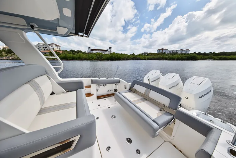 Slide: The Image of Boston Whaler 350 REALM 2025 - 38