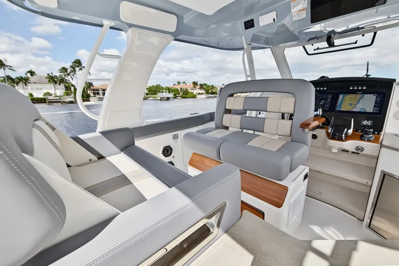 Slide: The Image of Boston Whaler 350 REALM 2025 - 66