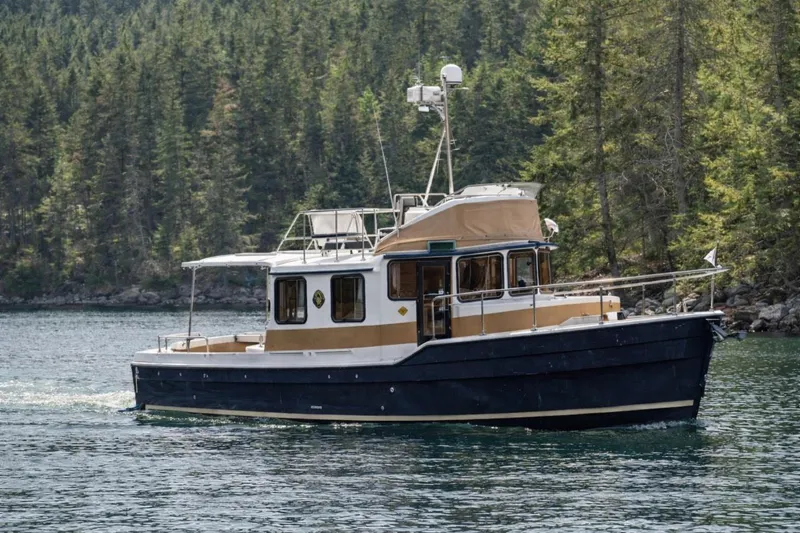Slide: The Image of Ranger Tug R-31 CB 2018 - 22