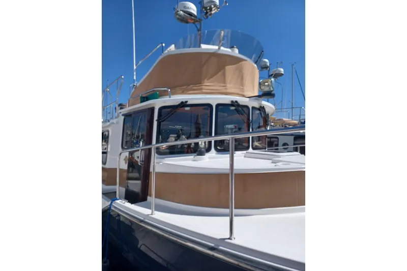 Slide: The Image of Ranger Tug R-31 CB 2018 - 1