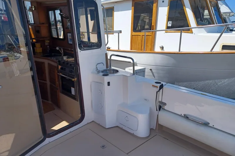 Slide: The Image of Ranger Tug R-31 CB 2018 - 9