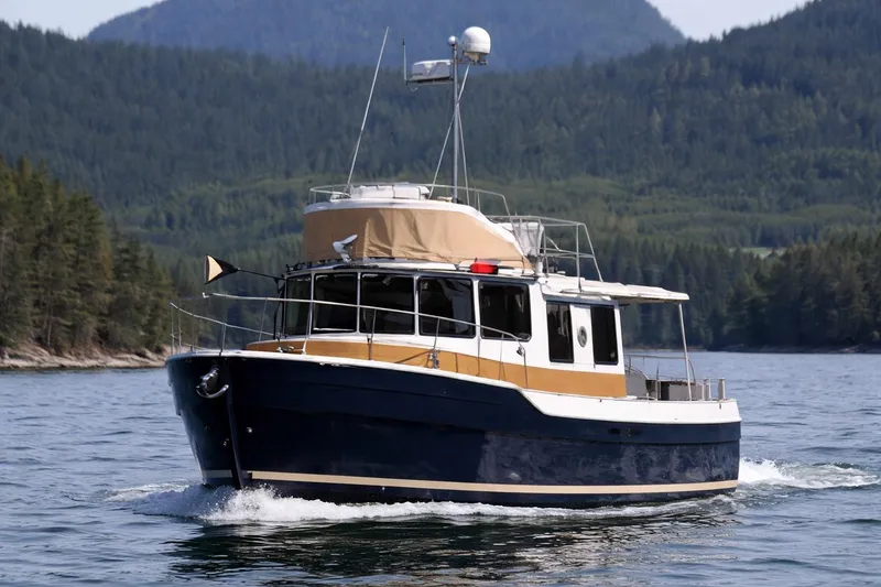 Slide: The Image of Ranger Tug R-31 CB 2018 - 23