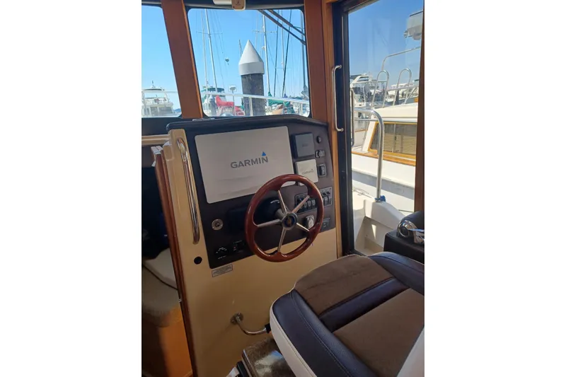 Slide: The Image of Ranger Tug R-31 CB 2018 - 13