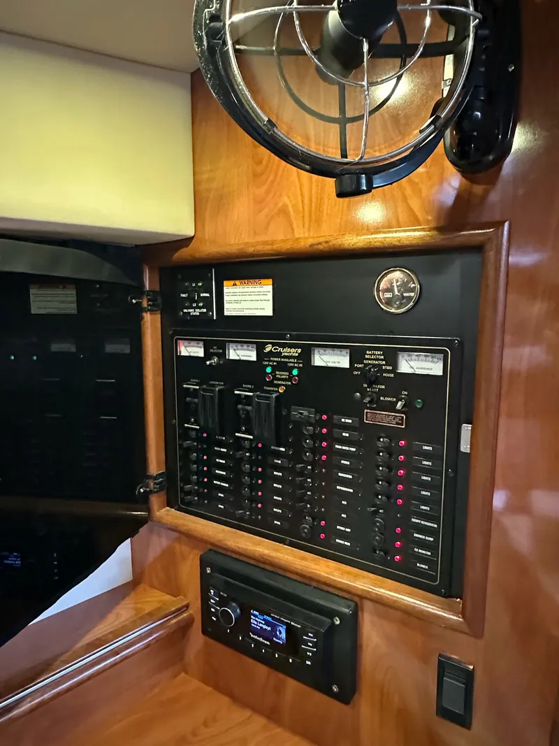 Slide: The Image of Cruisers 320 EXPRESS 2005 - 28