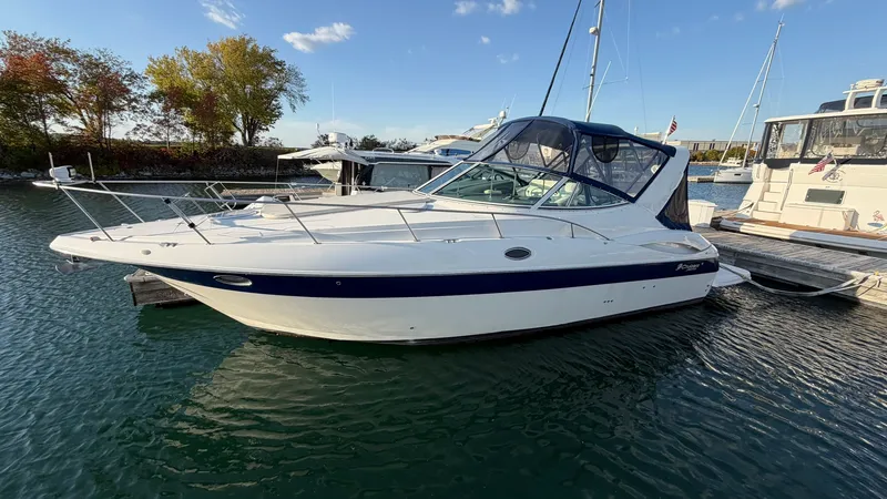 The Image of Cruisers 320 EXPRESS 2005 - 0