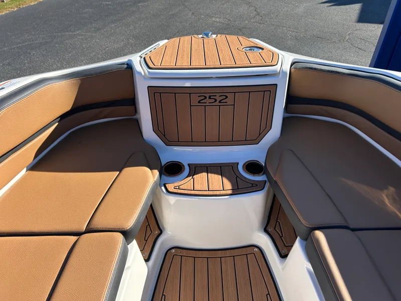 Slide: The Image of Yamaha 252SE 2027 - 21