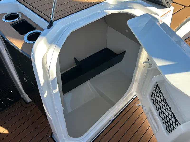 Slide: The Image of Yamaha 252SE 2027 - 16