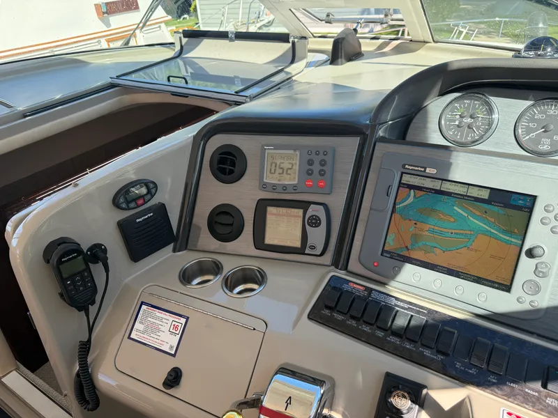 Slide: The Image of Sea Ray 390 MOTOR YACHT 2005 - 18