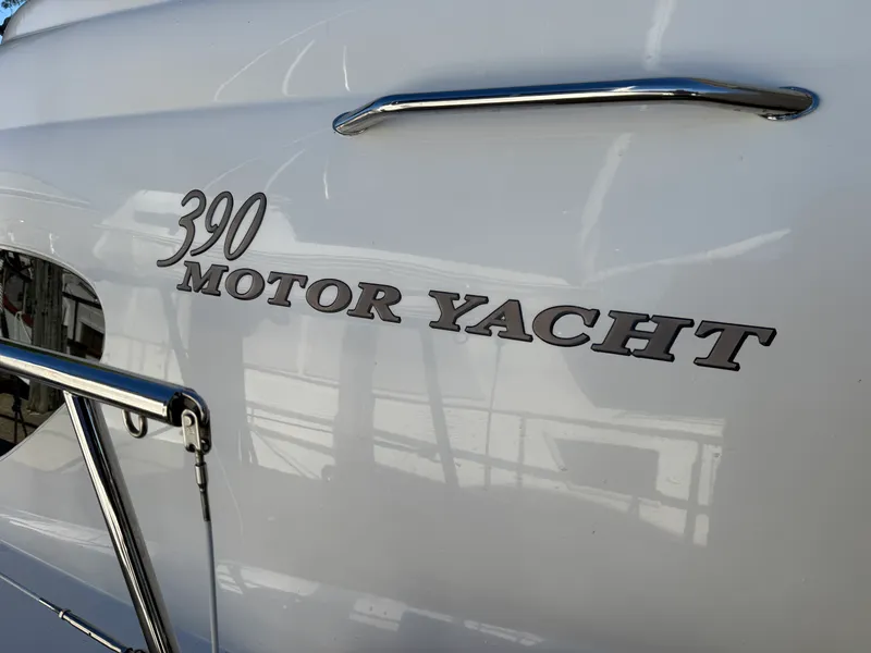 Slide: The Image of Sea Ray 390 MOTOR YACHT 2005 - 7
