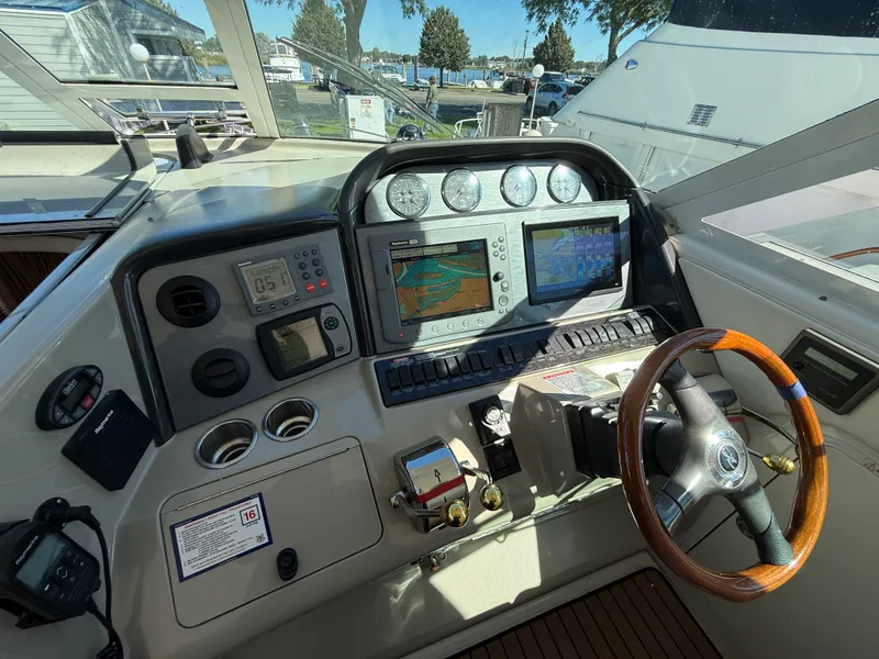 Slide: The Image of Sea Ray 390 MOTOR YACHT 2005 - 16