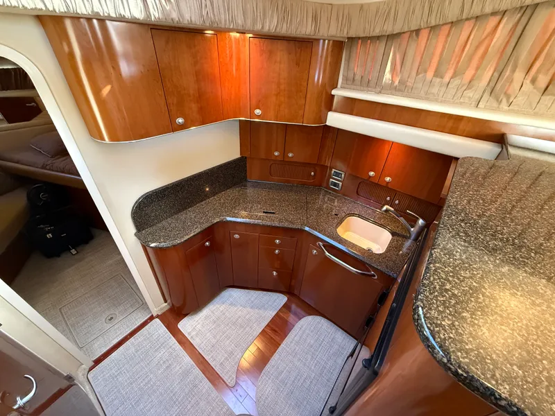 Slide: The Image of Sea Ray 390 MOTOR YACHT 2005 - 28