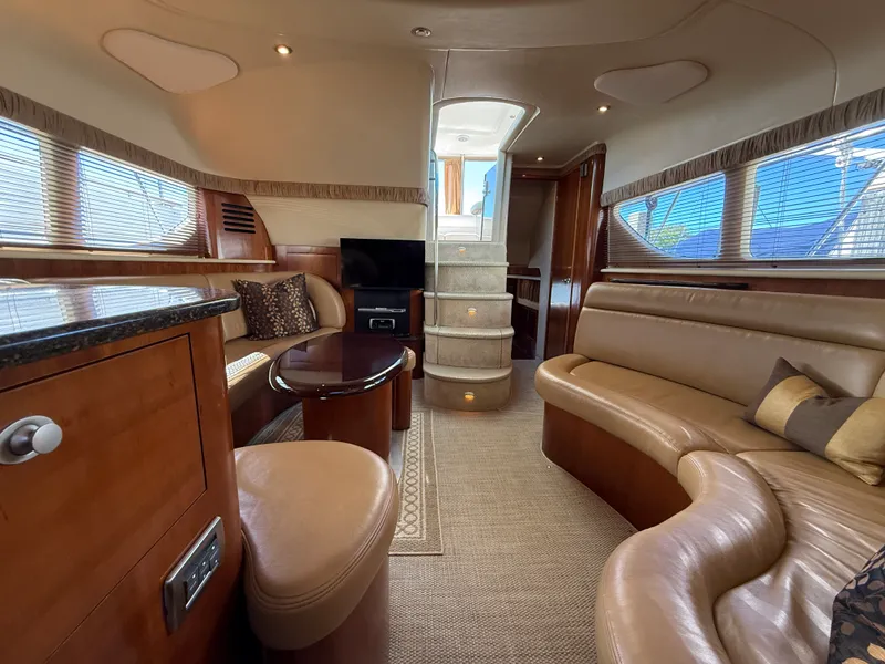 Slide: The Image of Sea Ray 390 MOTOR YACHT 2005 - 25