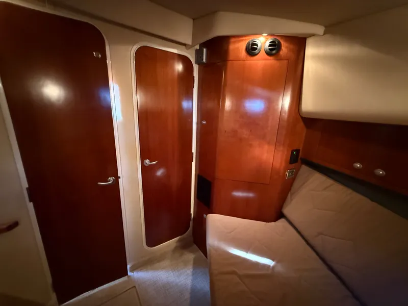 Slide: The Image of Sea Ray 390 MOTOR YACHT 2005 - 40