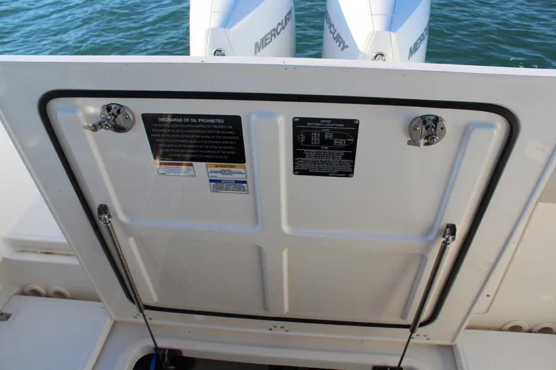 Slide: The Image of Boston Whaler 280 VANTAGE 2023 - 36