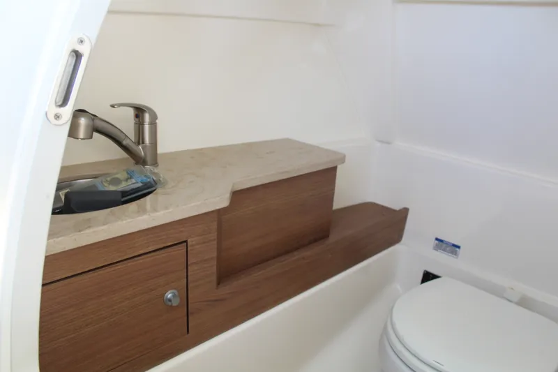 Slide: The Image of Boston Whaler 280 VANTAGE 2023 - 39