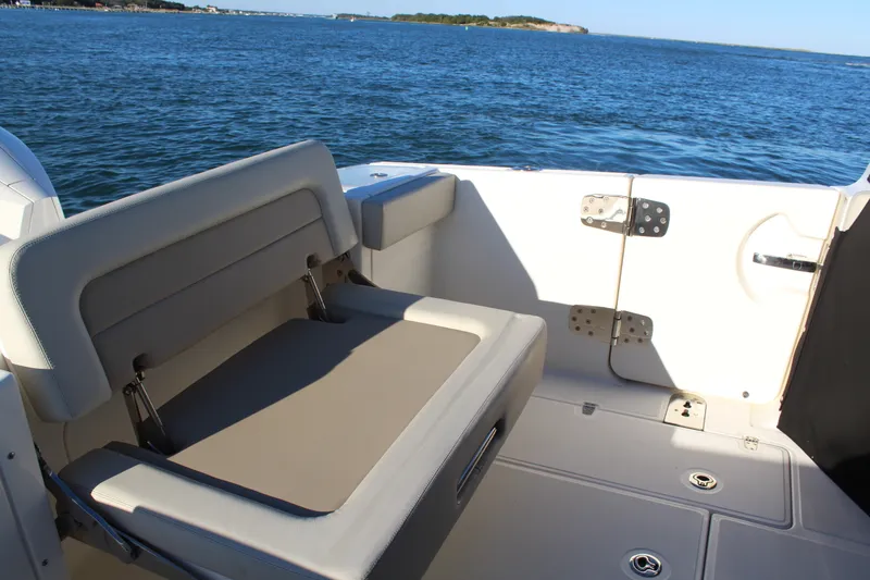Slide: The Image of Boston Whaler 280 VANTAGE 2023 - 32