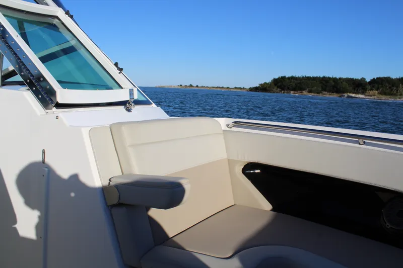 Slide: The Image of Boston Whaler 280 VANTAGE 2023 - 20