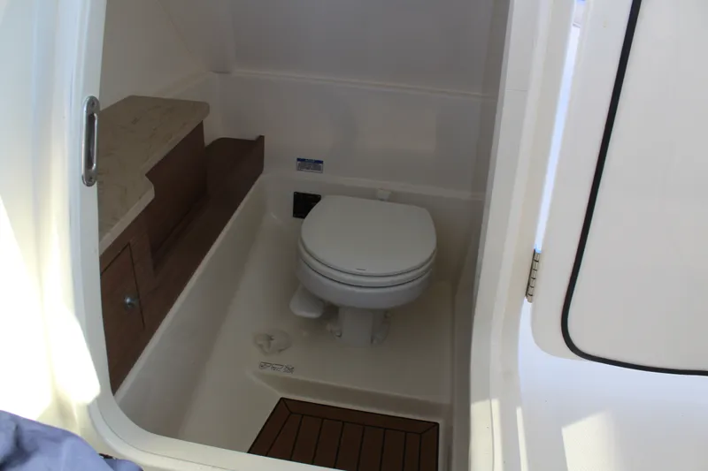 Slide: The Image of Boston Whaler 280 VANTAGE 2023 - 38