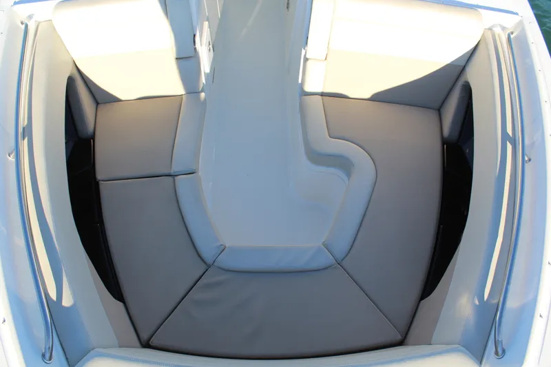 Slide: The Image of Boston Whaler 280 VANTAGE 2023 - 19
