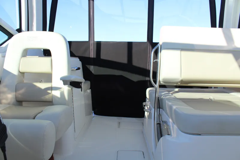 Slide: The Image of Boston Whaler 280 VANTAGE 2023 - 23