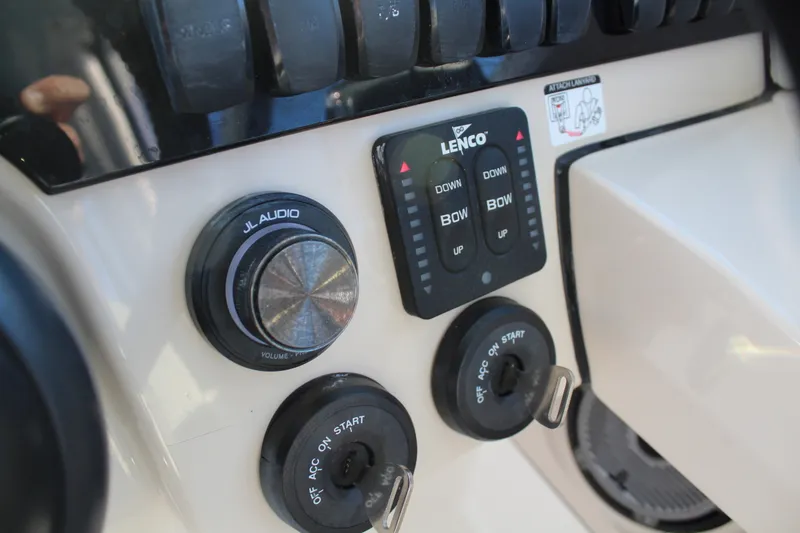 Slide: The Image of Boston Whaler 280 VANTAGE 2023 - 27