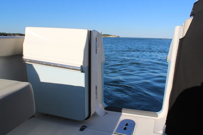 Slide: The Image of Boston Whaler 280 VANTAGE 2023 - 33