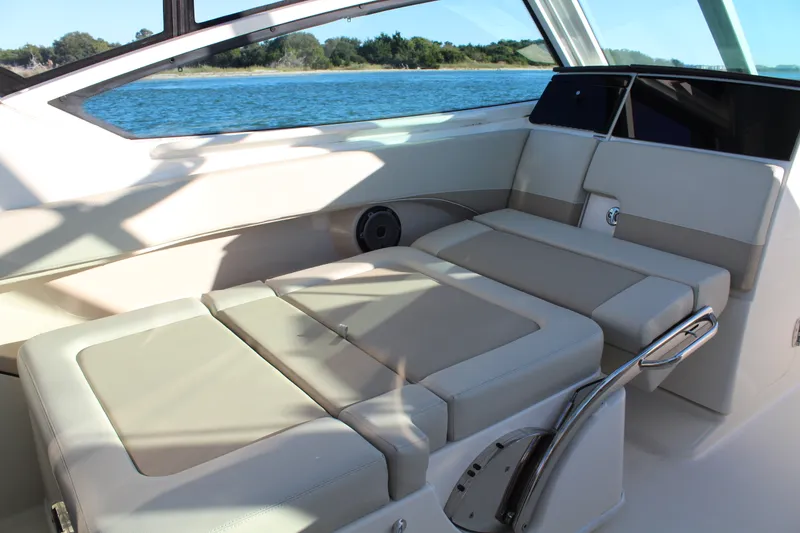 Slide: The Image of Boston Whaler 280 VANTAGE 2023 - 29