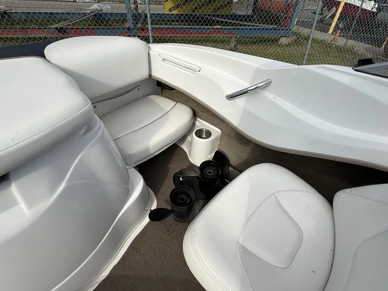 Slide: The Image of Four Winns H180 2009 - 10