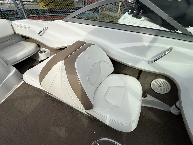 Slide: The Image of Four Winns H180 2009 - 8