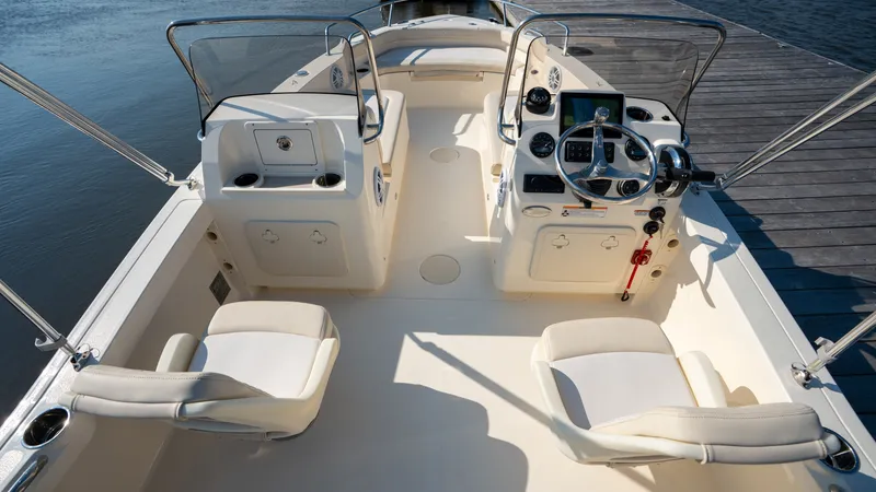 Slide: The Image of Scout 188 Sport Dorado 2027 - 26