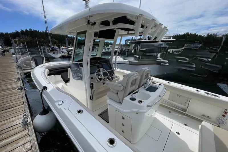Slide: The Image of Boston Whaler 280 Outrage 2018 - 17