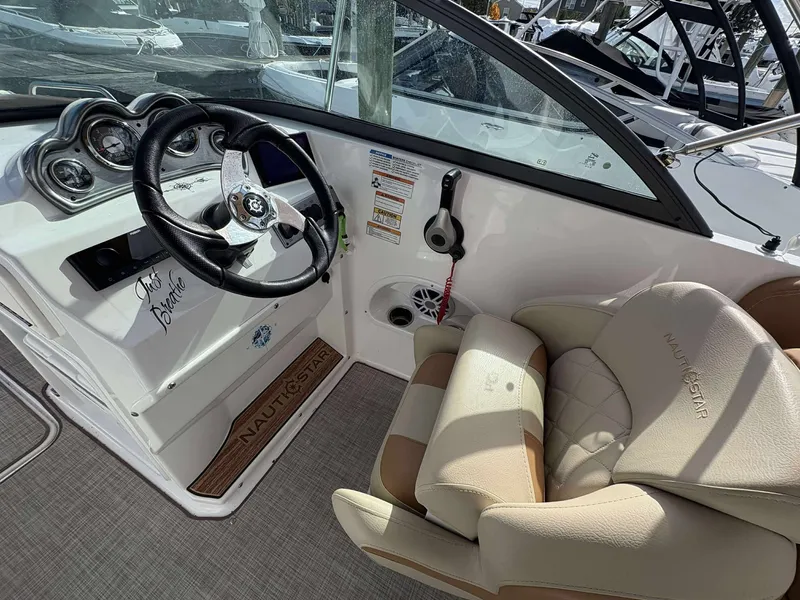 Slide: The Image of NauticStar 223 DC 2024 - 11