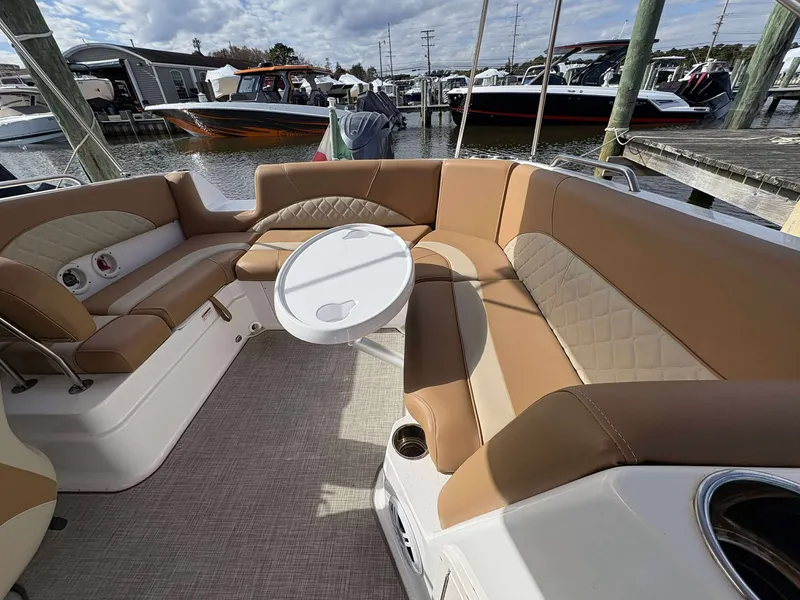 Slide: The Image of NauticStar 223 DC 2024 - 3