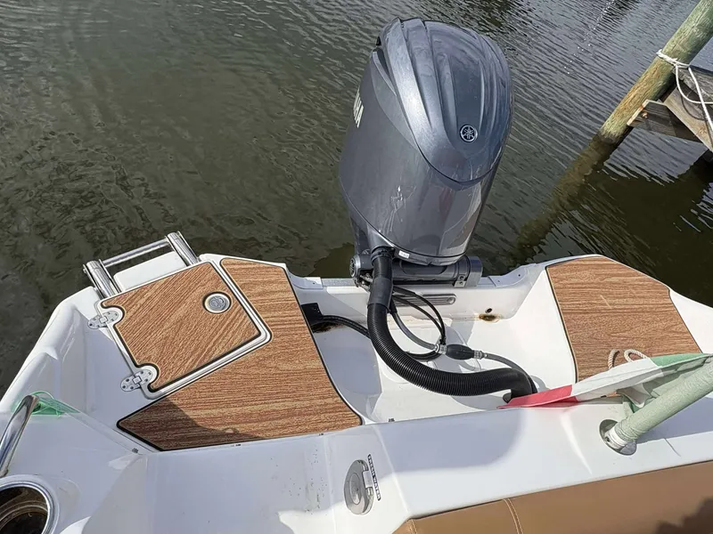 Slide: The Image of NauticStar 223 DC 2024 - 14